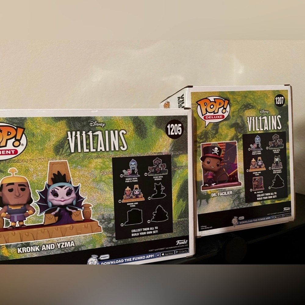 Disney Villains deluxe funko pops - Picture 2 of 4